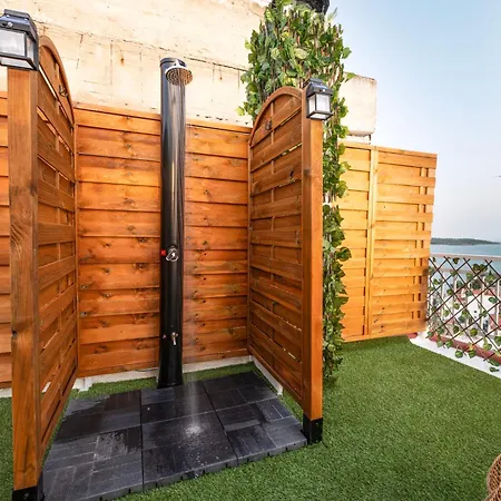 Pantheon Неос-Мармарас